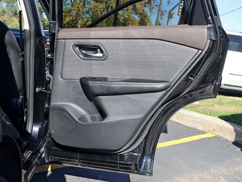 Used 2021 Nissan Rogue SV image 31