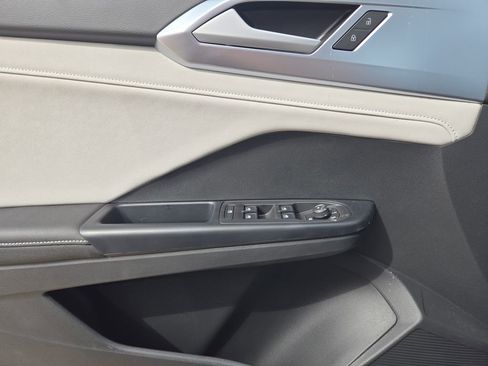 New 2026 Volkswagen Taos SE image 18