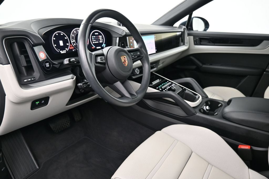 Certified 2026 Porsche Cayenne Coupe AWD/4WD image 4
