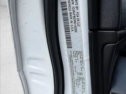 Used 2022 Jeep Grand Cherokee Limited image 23