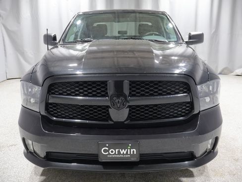 Used 2018 RAM 1500 Express w/ Black Ram 1500 Express Group AWD/4WD image 7