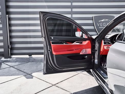 Used 2022 BMW M760i xDrive w/ Luxury Rear Seating Package AWD/4WD image 32