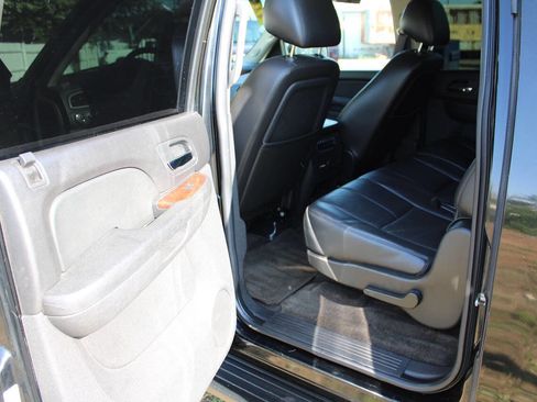 Used 2011 Chevrolet Suburban LT AWD/4WD image 25
