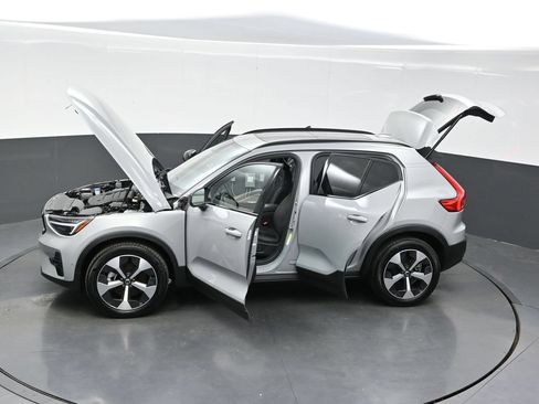 Used 2026 Volvo XC40 B5 Plus AWD/4WD image 40