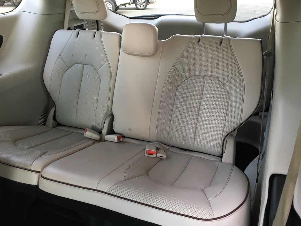 Used 2017 Chrysler Pacifica Limited FWD image 26