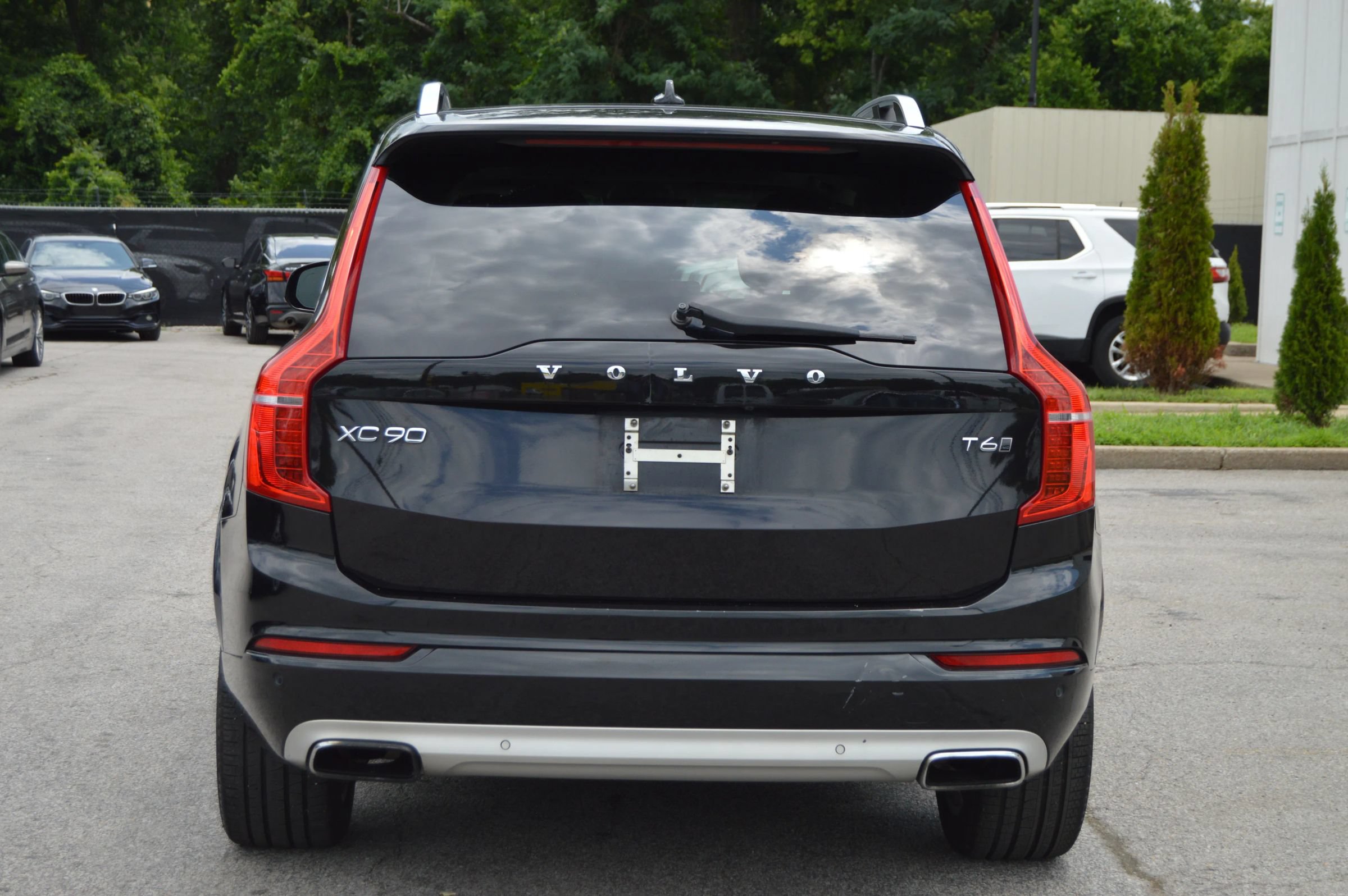 Used 2017 Volvo XC90 T6 Momentum w/ Vision Package AWD/4WD image 5