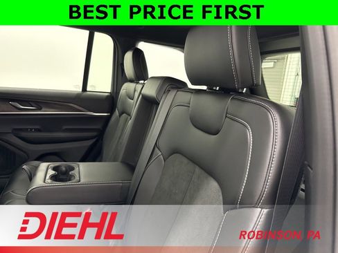 New 2026 Jeep Grand Cherokee Altitude image 17