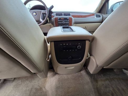 Used 2012 Chevrolet Suburban LT w/ Luxury Package AWD/4WD image 19