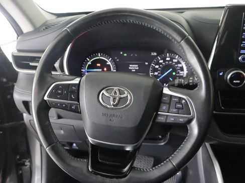 Used 2021 Toyota Highlander XLE AWD/4WD image 14