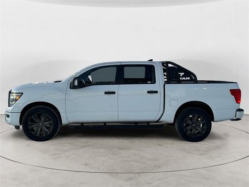 Used 2023 Nissan Titan SV w/ SV Convenience Package image 2