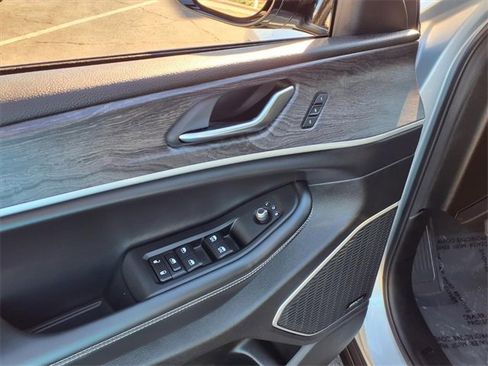 Used 2021 Jeep Grand Cherokee L Limited image 12