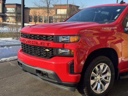 Used 2021 Chevrolet Silverado 1500 Custom image 3