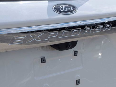 Used 2024 Ford Explorer Limited w/ Limited Technology Package AWD/4WD image 10