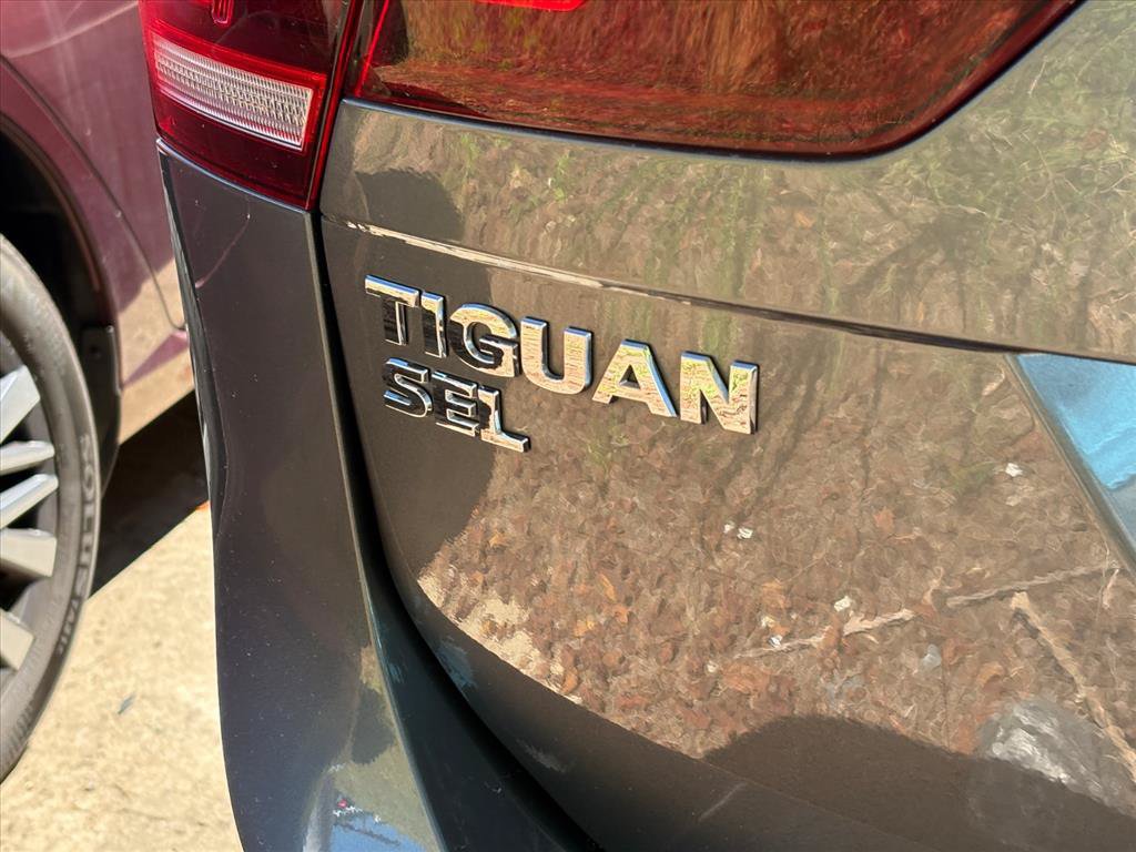 Used 2020 Volkswagen Tiguan SEL AWD/4WD image 11