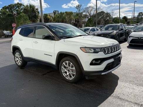 Used 2025 Jeep Compass Limited AWD/4WD image 7
