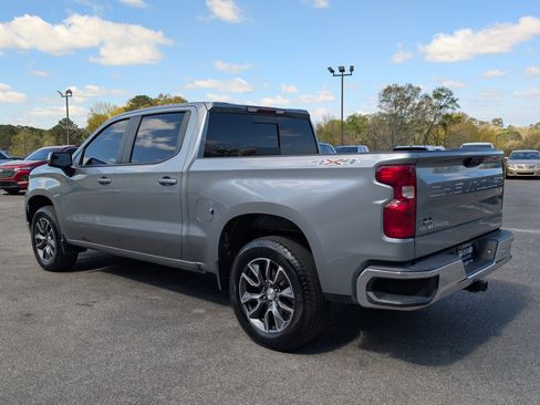 Used 2023 Chevrolet Silverado 1500 LT w/ Convenience Package II AWD/4WD image 7