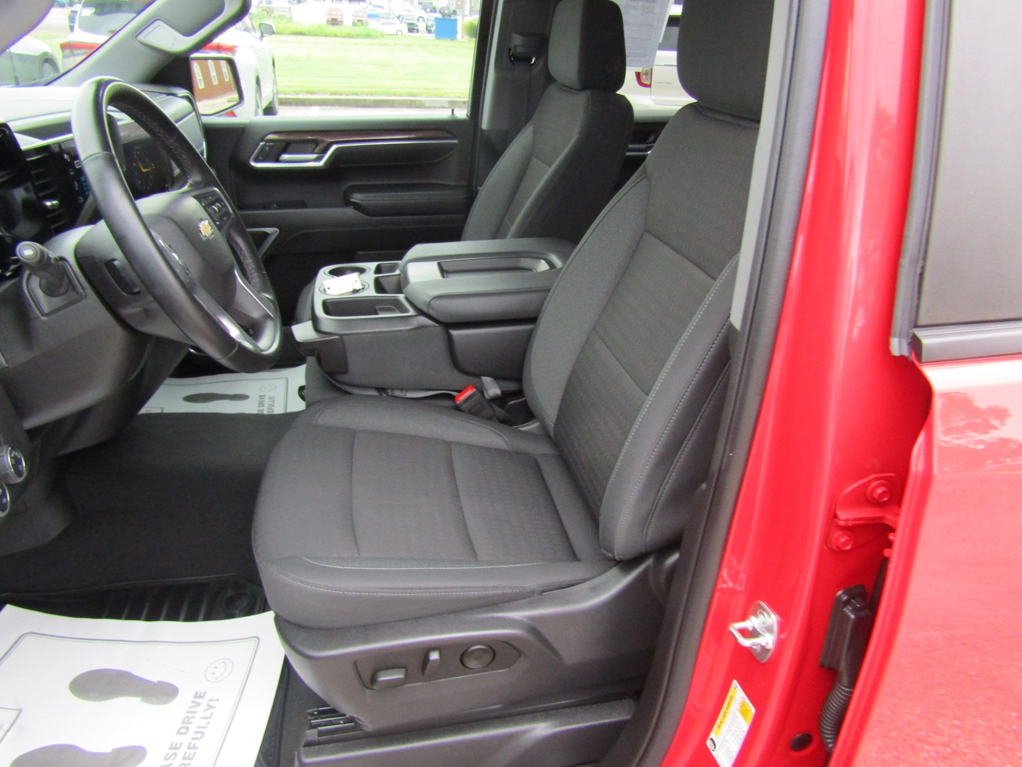 Used 2025 Chevrolet Silverado 1500 LT AWD/4WD image 16