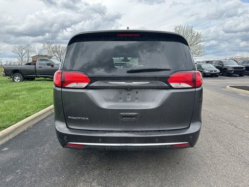 Used 2017 Chrysler Pacifica Touring-L image 7