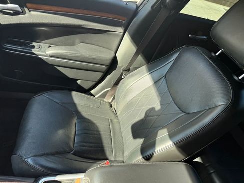 Used 2017 Chrysler 300 C Platinum RWD image 15