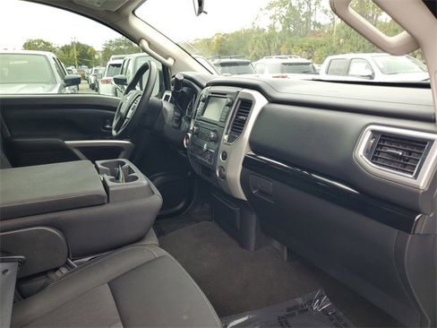 Used 2019 Nissan Titan SV image 30