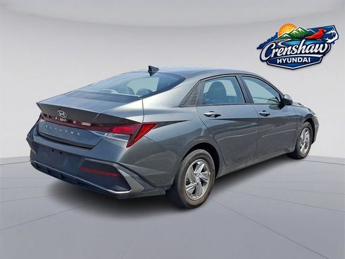 Used 2025 Hyundai Elantra SE FWD image 6