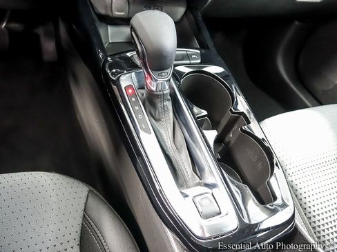 Used 2025 Chevrolet Trax LT w/ LT Convenience Package image 17