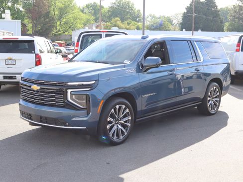 Used 2026 Chevrolet Suburban High Country image 5
