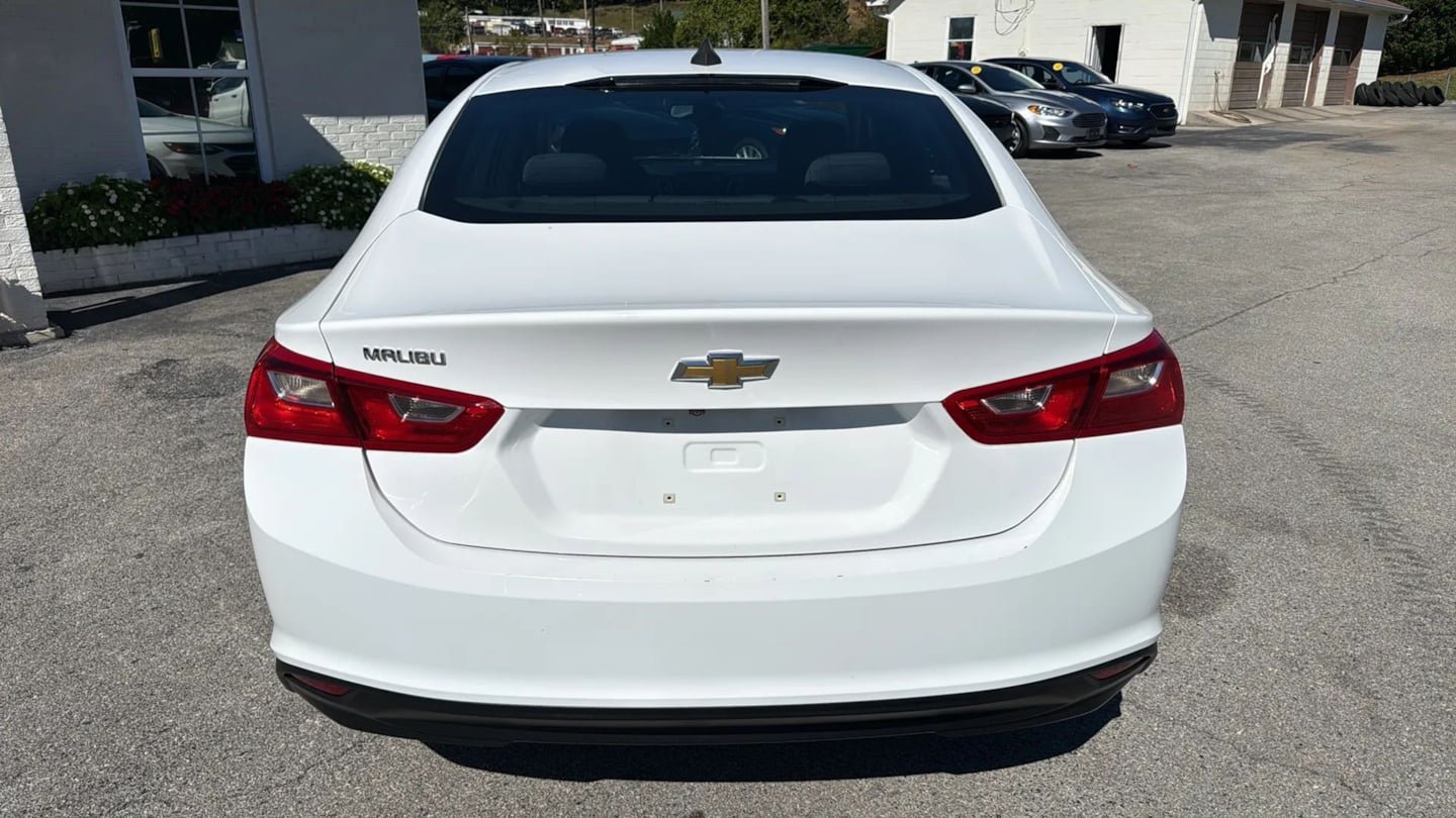 Used 2020 Chevrolet Malibu LS FWD image 4