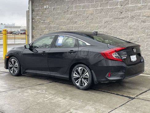 Used 2018 Honda Civic EX-T image 9