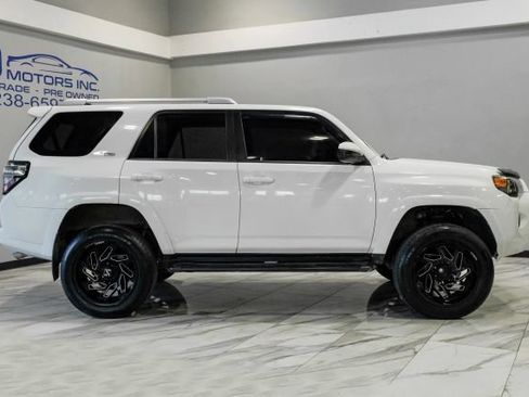 Used 2017 Toyota 4Runner SR5 RWD image 10