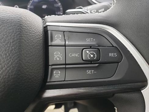 Used 2023 Jeep Grand Cherokee L Limited AWD/4WD image 26