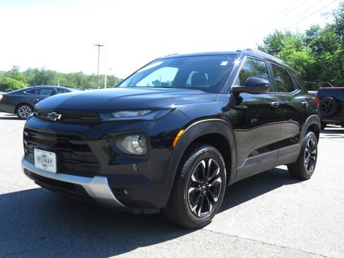 Used 2022 Chevrolet TrailBlazer LT w/ LPO, Blackout Package AWD/4WD image 1