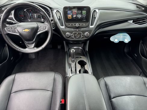Used 2018 Chevrolet Malibu LT w/ Leather Package FWD image 17