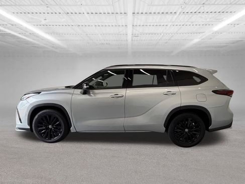 Used 2025 Toyota Highlander XSE AWD/4WD image 2