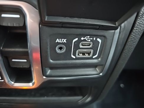 Certified 2023 Jeep Gladiator Willys image 31