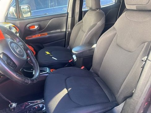 Used 2018 Jeep Renegade Altitude w/ UConnect 8.4 Nav Group image 9