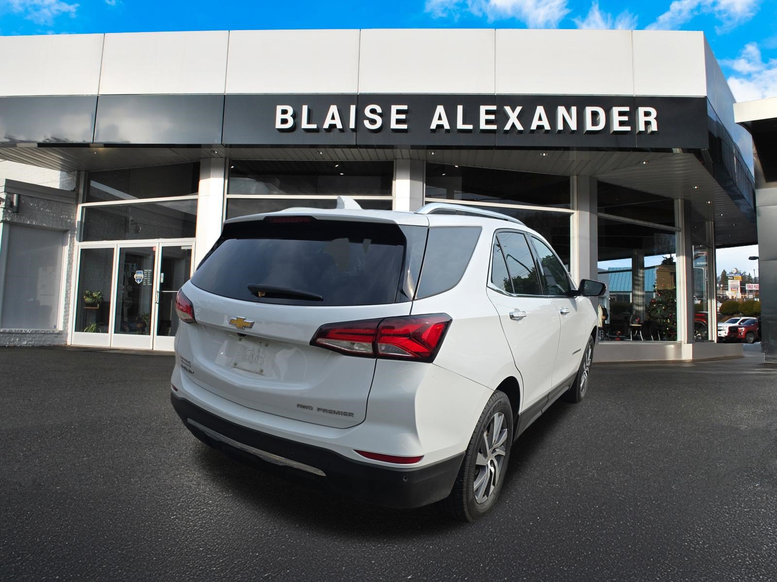 Used 2024 Chevrolet Equinox Premier AWD/4WD image 3