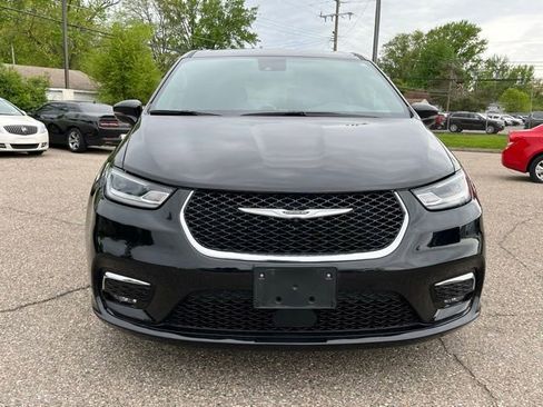 Used 2025 Chrysler Pacifica Select FWD image 8