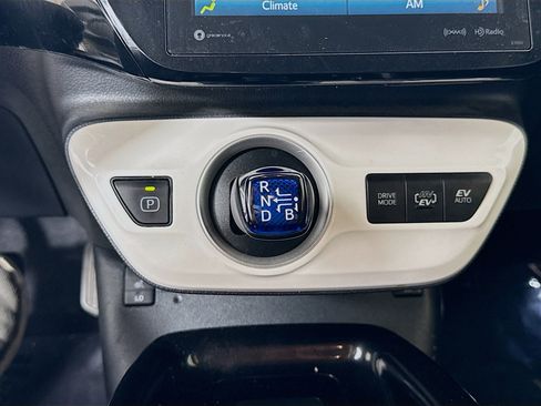 Used 2019 Toyota Prius Prime Premium image 17