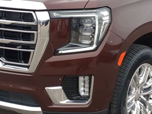 Used 2023 GMC Yukon XL SLT w/ SLT Luxury Package image 10