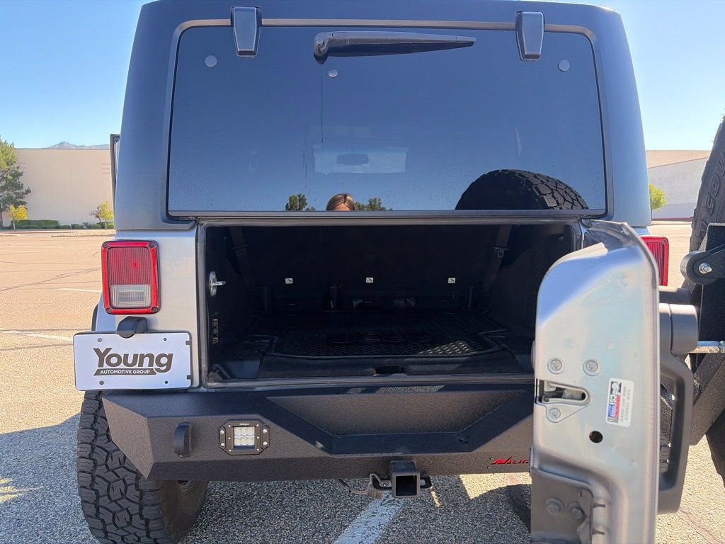 Used 2018 Jeep Wrangler Unlimited Sahara AWD/4WD image 29