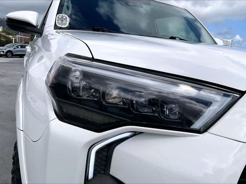 Used 2022 Toyota 4Runner SR5 Premium AWD/4WD image 31