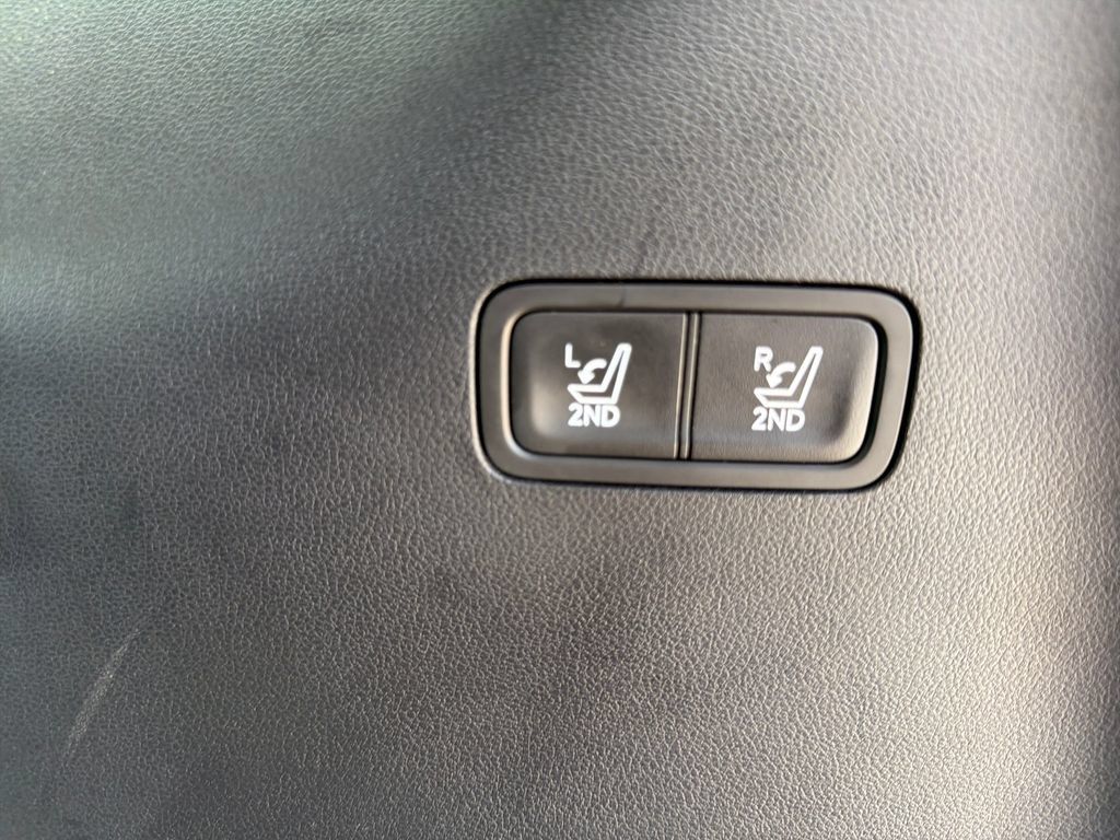 Used 2025 Hyundai Santa Fe SEL FWD image 33