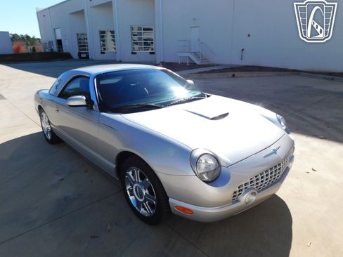 Used 2005 Ford Thunderbird image 39