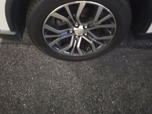 Used 2017 Mitsubishi Outlander SEL image 5