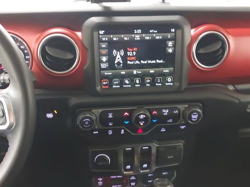 Used 2022 Jeep Wrangler Rubicon w/ Steel Bumper Group image 20