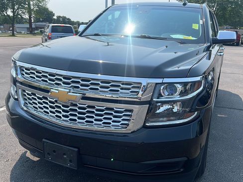 Used 2018 Chevrolet Suburban LT AWD/4WD image 15