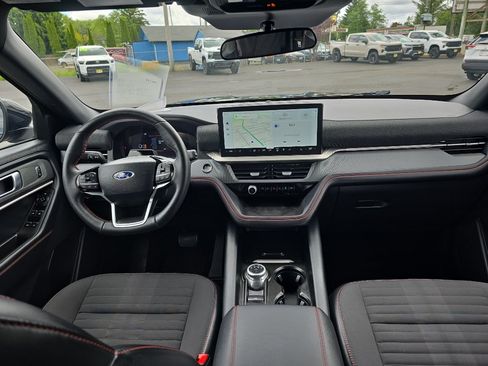 Used 2025 Ford Explorer ST-Line w/ ST-Line Street Pack AWD/4WD image 22