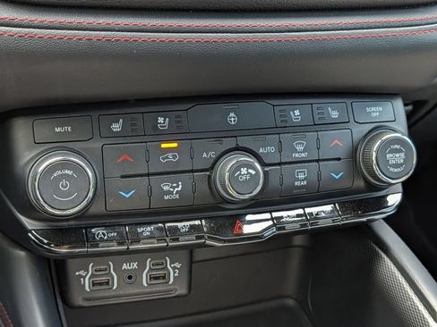 Used 2024 Dodge Durango GT AWD/4WD image 39