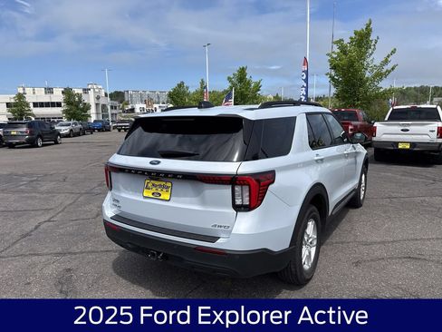 Used 2025 Ford Explorer Active AWD/4WD image 7